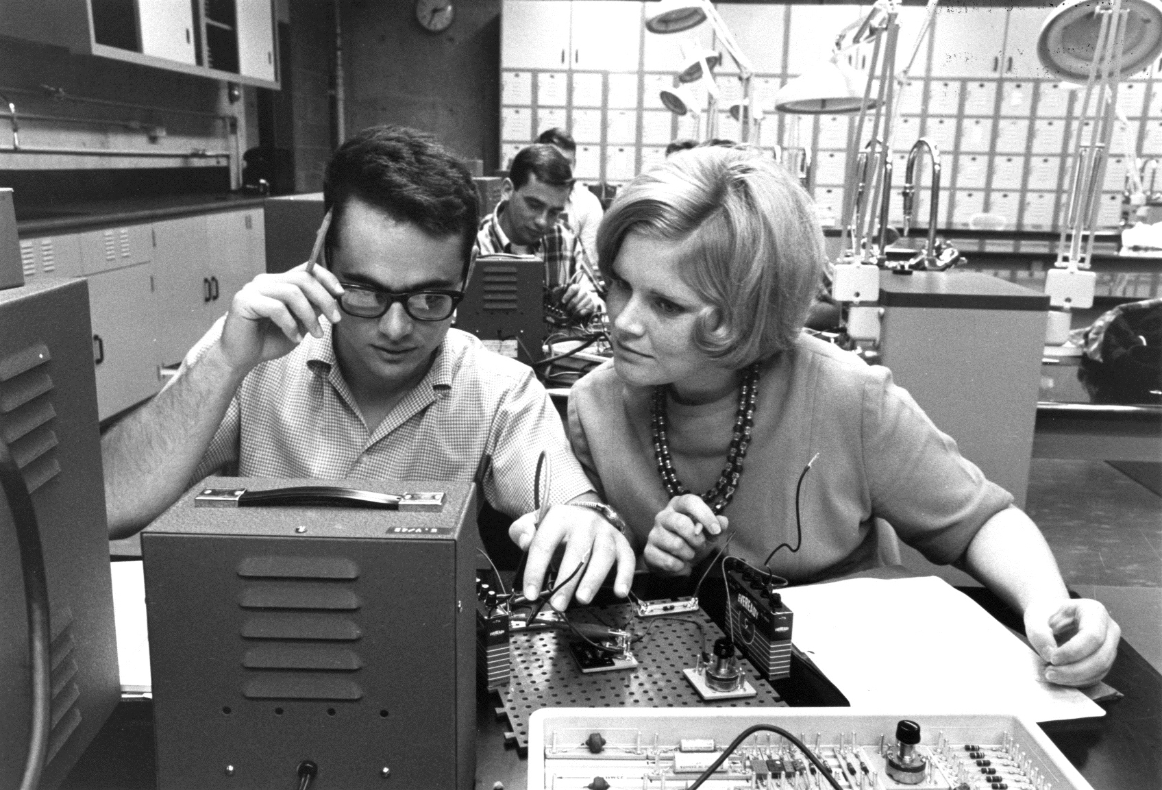 Un laboratoire d’électronique, University of Toronto Scarborough, 1966 (?).