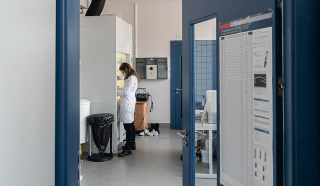 A female scientist in a lab.